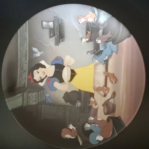 Snow White Knowles home decor plate 8-1/2" colorful Snow White A Special Treat - Picture 2 of 8